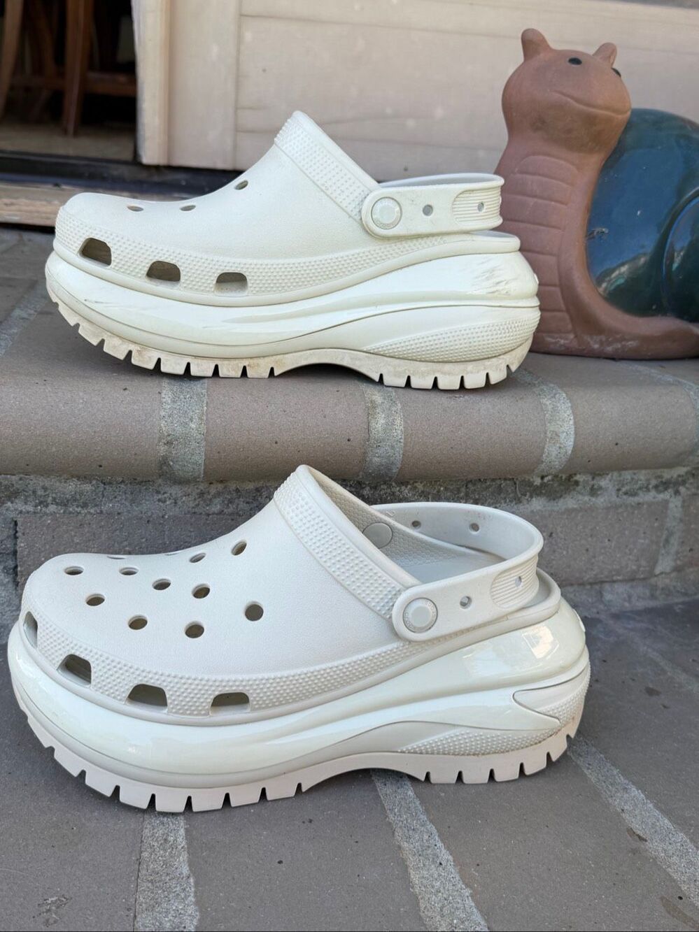 Platform Crocs in cream - Picture 6 of 8